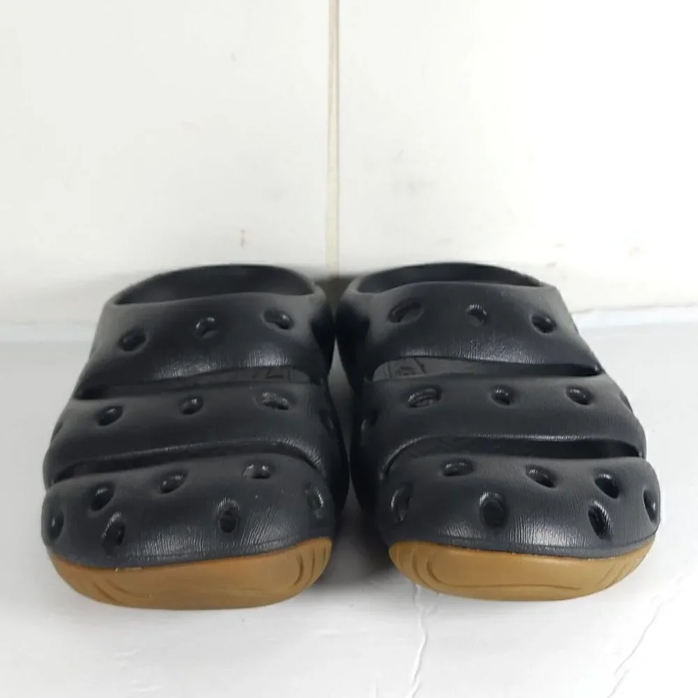 Keen Yogui Arts Graphite Gray Black Slip On Slide Sandals Men's 9 Women's 11